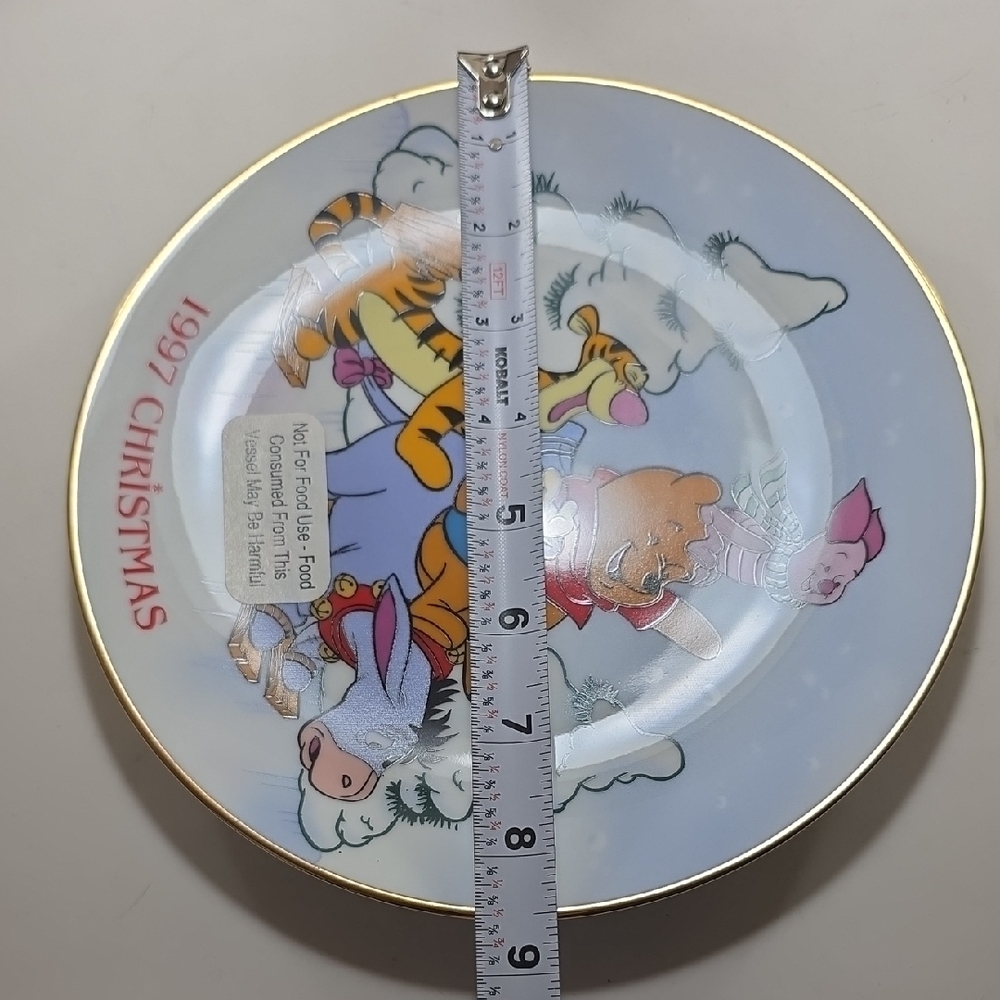 Vintage Disney 1997 Christmas "Pooh's Skating Party" Collectible Plate - Picture 5 of 5